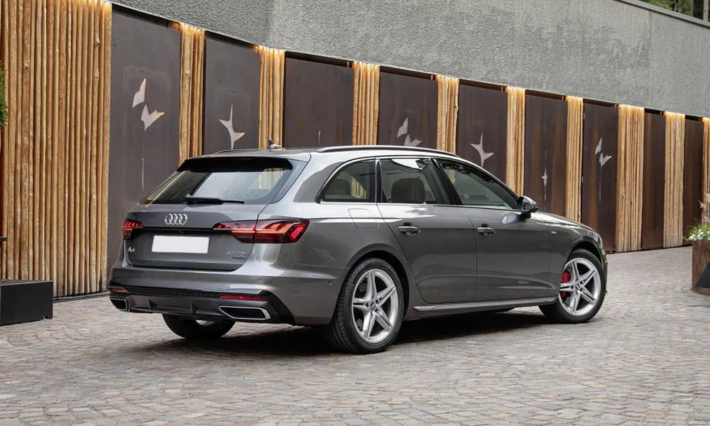 Фото Audi A4 Avant — вид сзади, фото 9. Графика фонарей, бампер и оформление пятой двери. Насадки выхлопа или их имитация внизу бампера различают версии Audi A4 Avant — вид сзади, фото 9