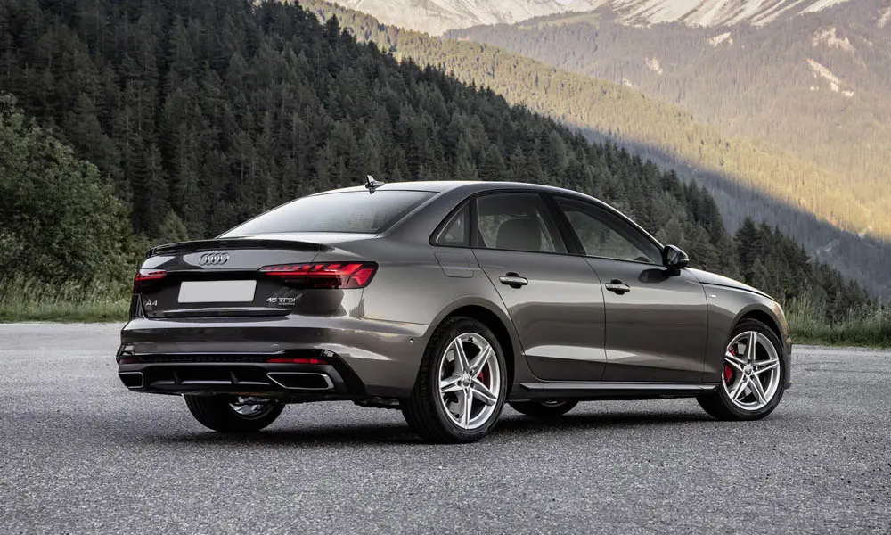 Audi A4 — вид сзади, фото 3