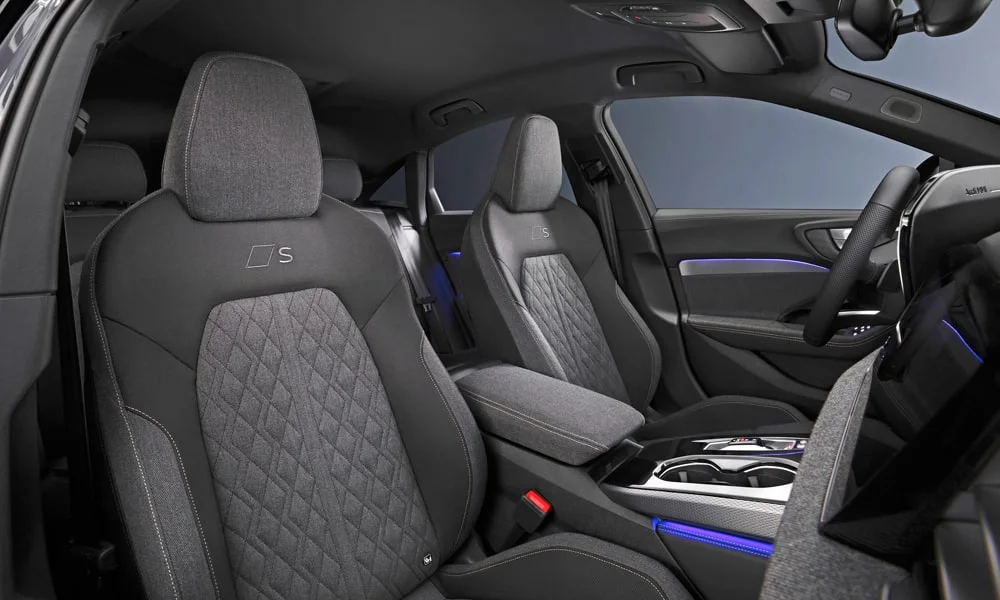 Фото Audi A5 Sportback — передние сиденья. Передние кресла в алькантаре Audi A5 Sportback — передние сиденья