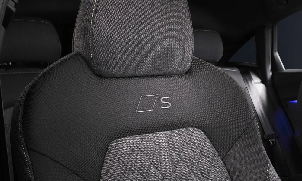 Фото Audi A5 Sportback — интерьер, фото 2. Общий план салона: архитектура панели, консоль и кресла Audi A5 Sportback — интерьер, фото 2