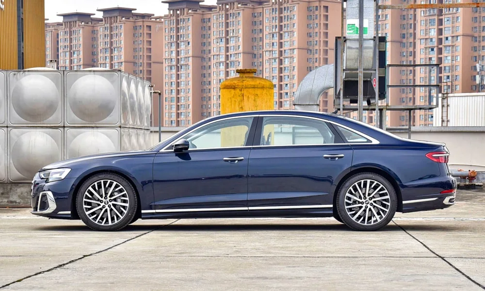 Audi A8 L (2024) — вид сбоку