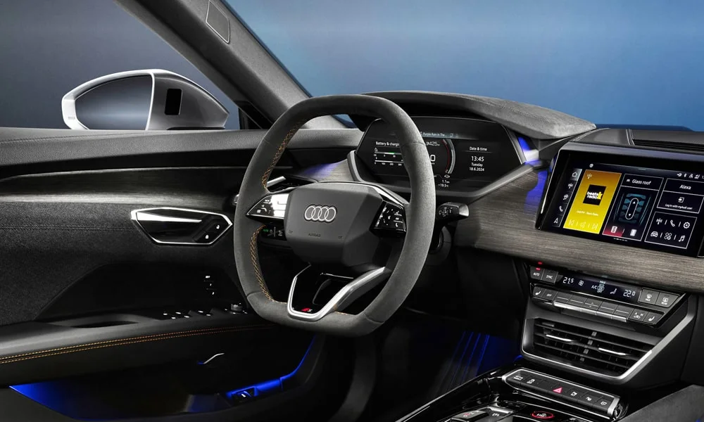 Фото Audi e-tron GT (2024) — приборная панель. Экран приборов за рулём — вся ходовая информация перед глазами. Запас хода и расход выводятся крупно — главные цифры ежедневных поездок Audi e-tron GT (2024) — приборная панель