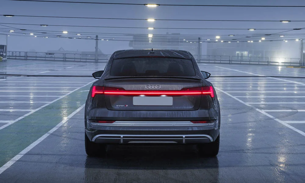 Audi e-tron S Sportback — вид сзади, фото 2