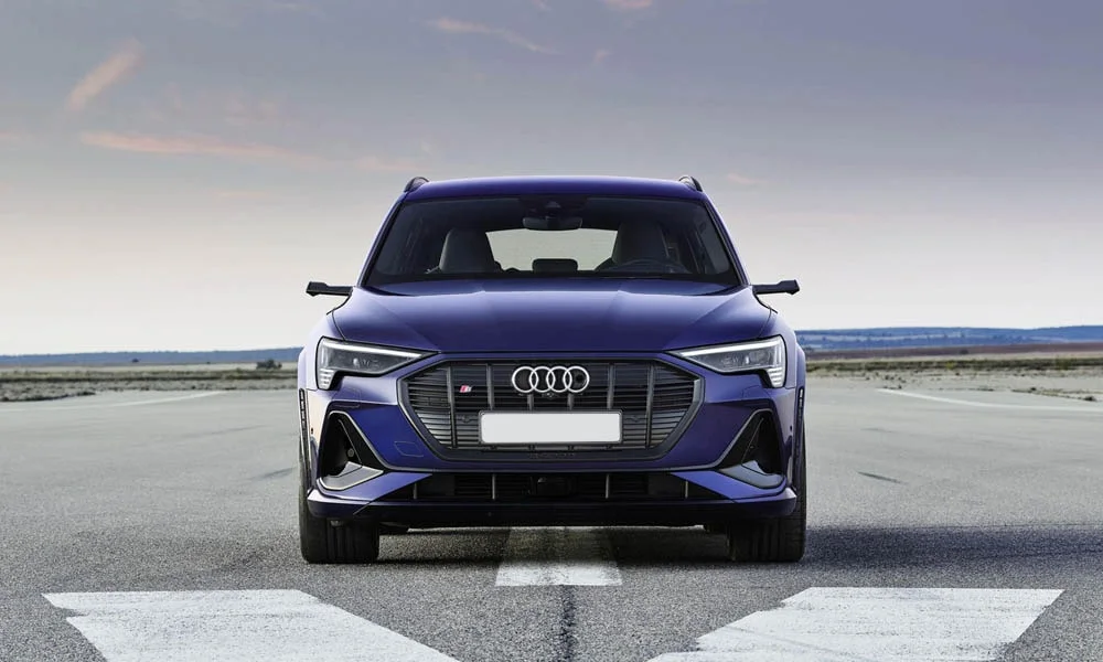 Audi e-tron S — вид спереди, фото 3