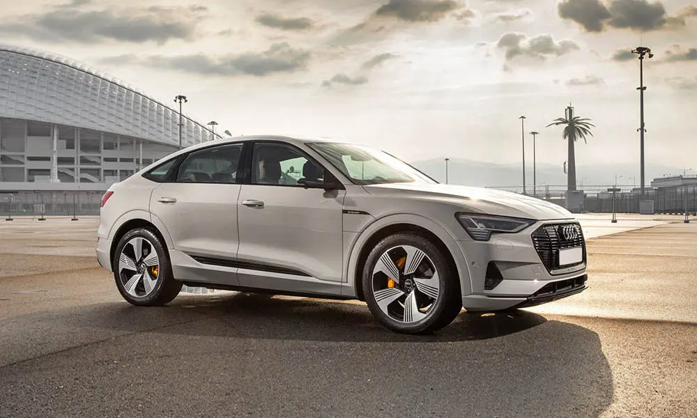 Audi e-tron Sportback — вид спереди, фото 3