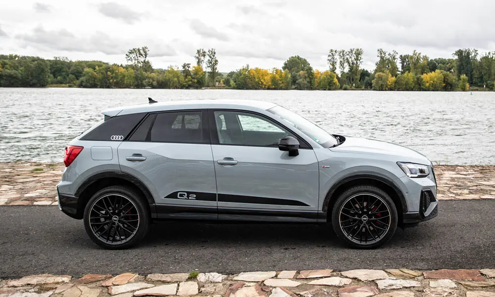 Audi Q2 — вид сбоку