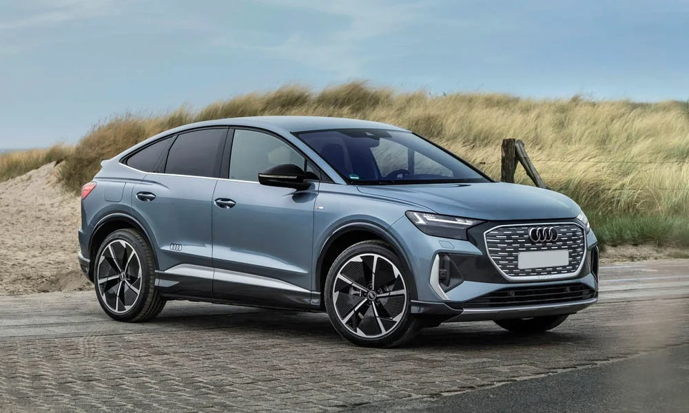 Audi Q4 e-tron Sportback (2024) — вид спереди, фото 3