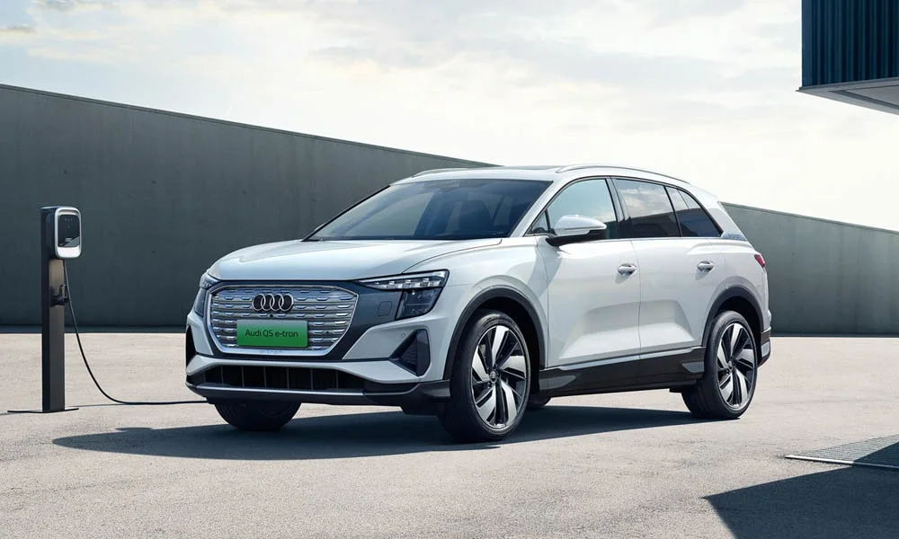 Audi Q5 e-tron (2024) — вид спереди, фото 2