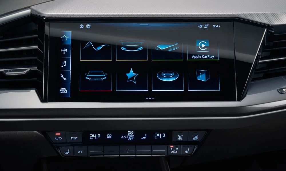 Фото Audi Q5 e-tron (2024) — экран мультимедиа. Интерфейс медиасистемы крупным планом. Быстрота отклика интерфейса важнее диагонали — оцените её на тест-драйве Audi Q5 e-tron (2024) — экран мультимедиа
