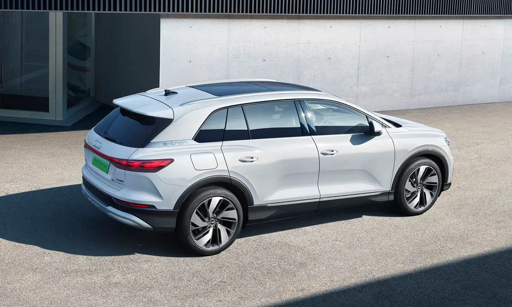 Audi Q5 e-tron (2024) — вид сзади, фото 2