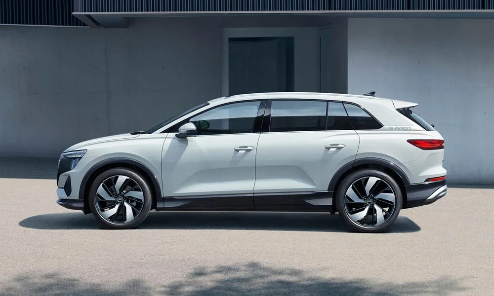 Audi Q5 e-tron (2024) — вид сбоку
