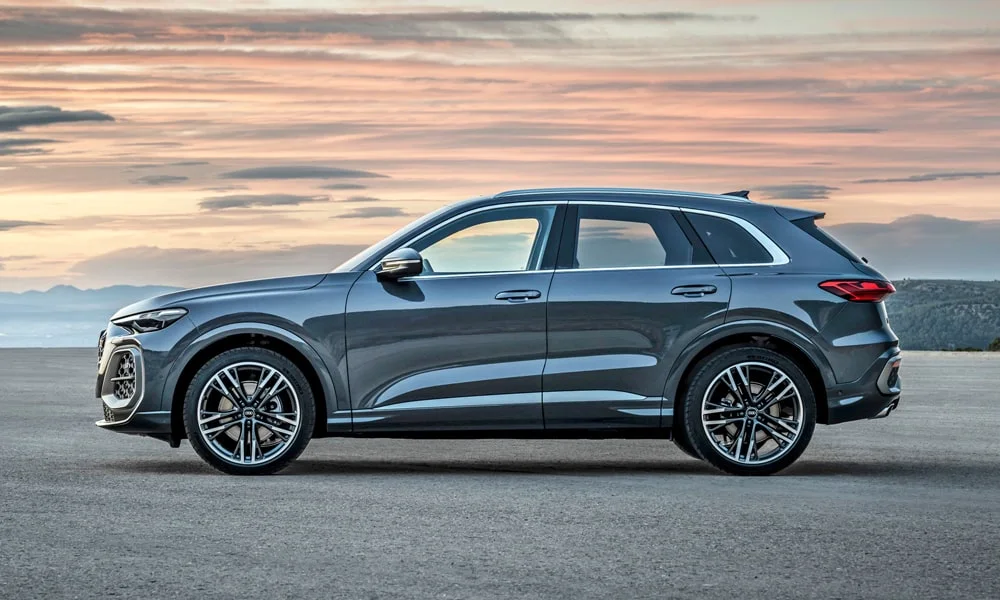 Audi Q5 (2024) — вид сбоку