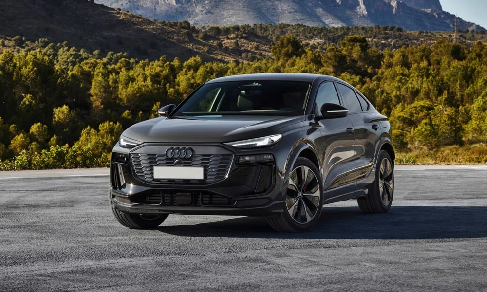 Audi Q6 Sportback e-tron (2024) — вид спереди, фото 3