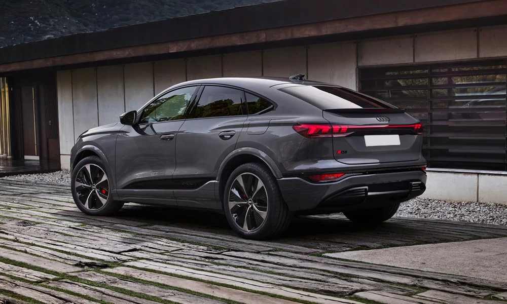 Audi Q6 Sportback e-tron (2024) — вид сзади