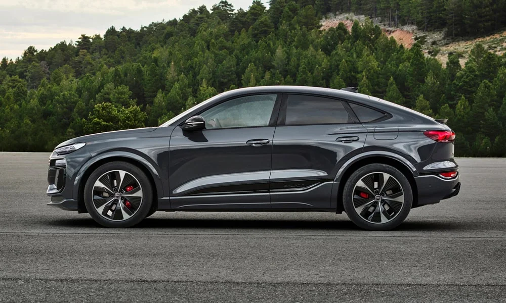Audi Q6 Sportback e-tron (2024) — вид сбоку