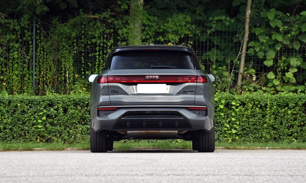 Audi Q6 (2024) — вид сзади, фото 2