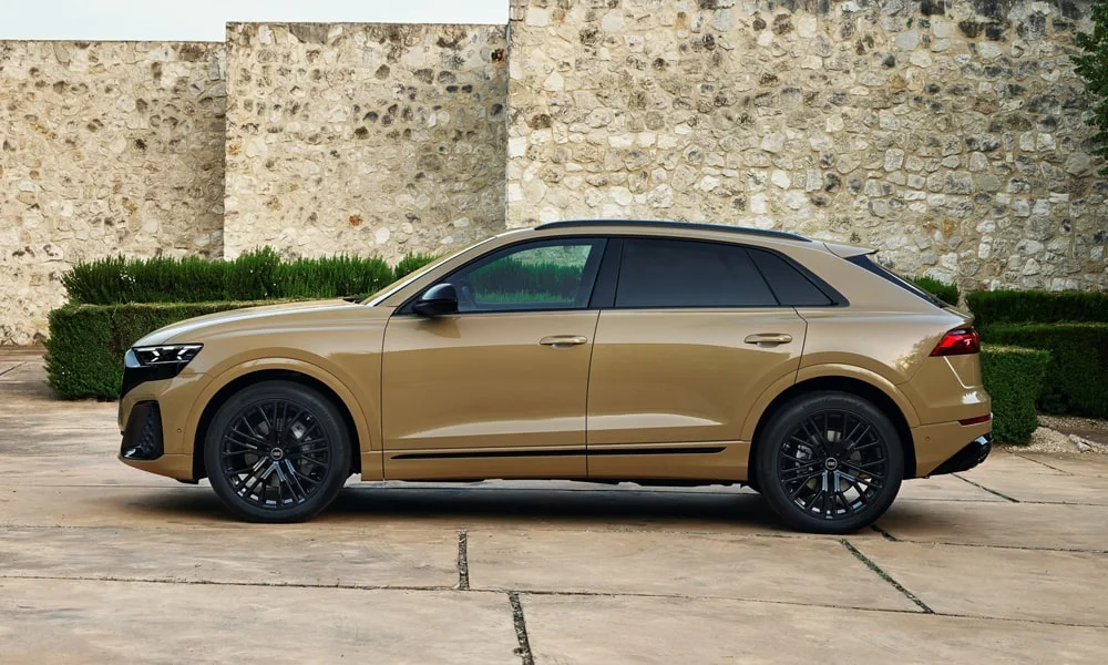 Audi Q8 (2024) — вид сбоку