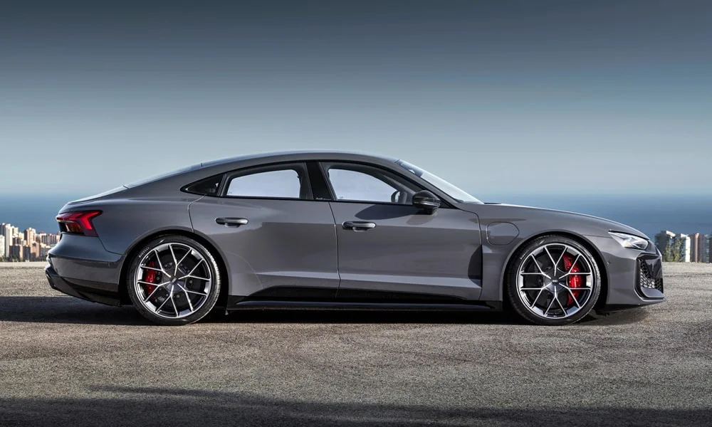 Audi RS e-tron GT (2024) — вид сбоку