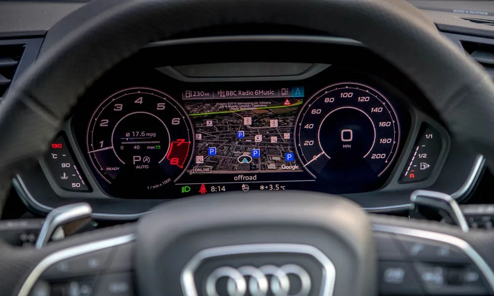 Фото Audi RS Q3 Sportback (2024) — приборная панель. Экран приборов за рулём — вся ходовая информация перед глазами. Компоновка приборов настраивается в меню у большинства версий Audi RS Q3 Sportback (2024) — приборная панель