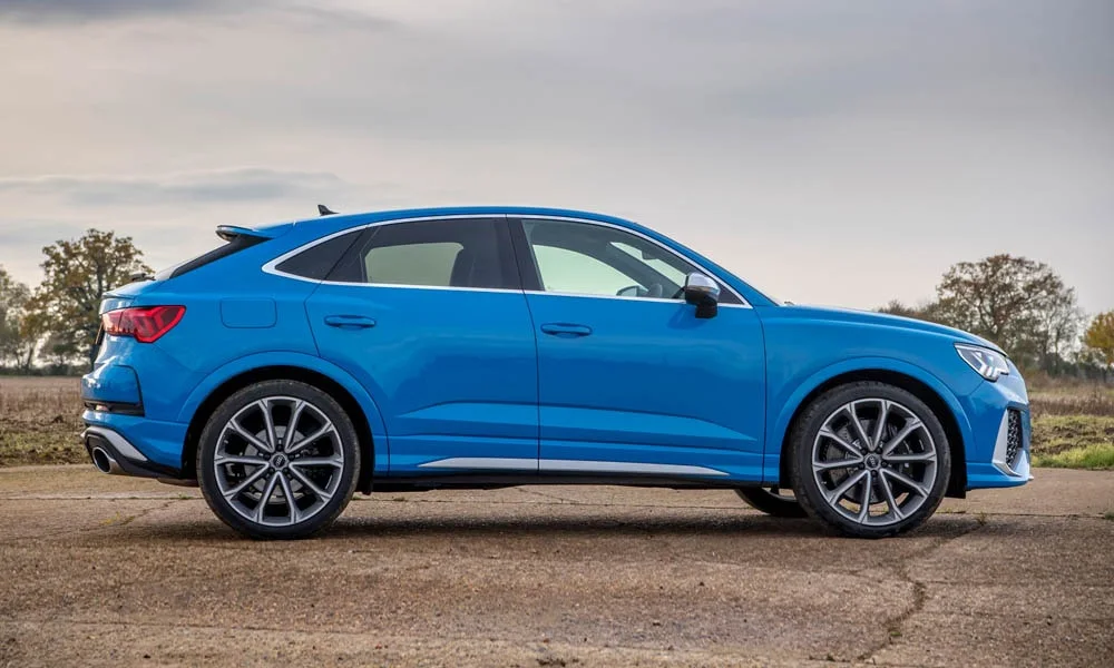 Audi RS Q3 Sportback (2024) — вид сбоку, фото 2