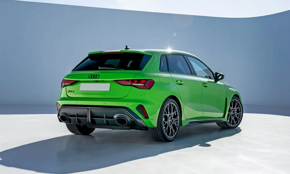 Audi RS3 Sportback (2022) — вид сзади, фото 3