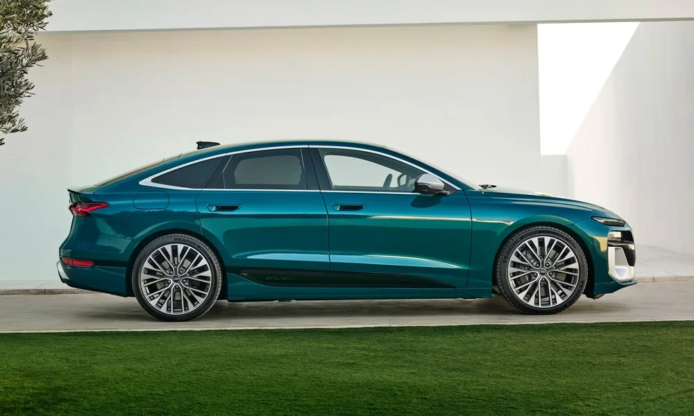 Audi S6 Sportback e-tron (2024) — вид сбоку