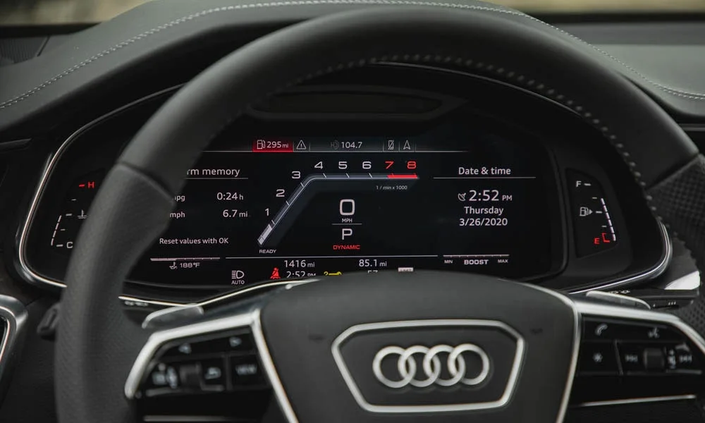 Фото Audi S7 Sportback — приборная панель. Экран приборов за рулём — вся ходовая информация перед глазами. Компоновка приборов настраивается в меню у большинства версий Audi S7 Sportback — приборная панель