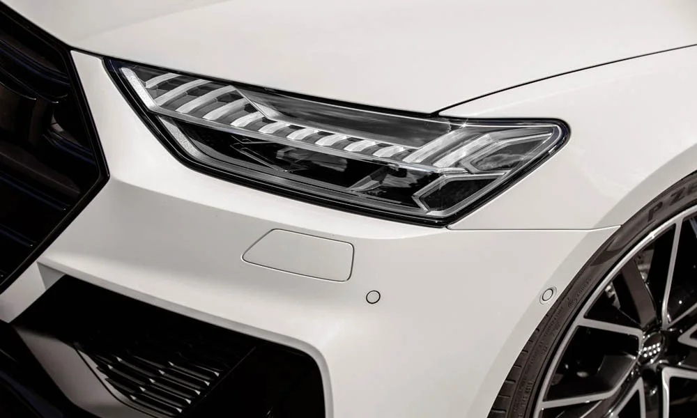 Фото Audi S7 Sportback — передняя оптика. Фара вблизи — самый детализированный элемент экстерьера Audi S7 Sportback — передняя оптика