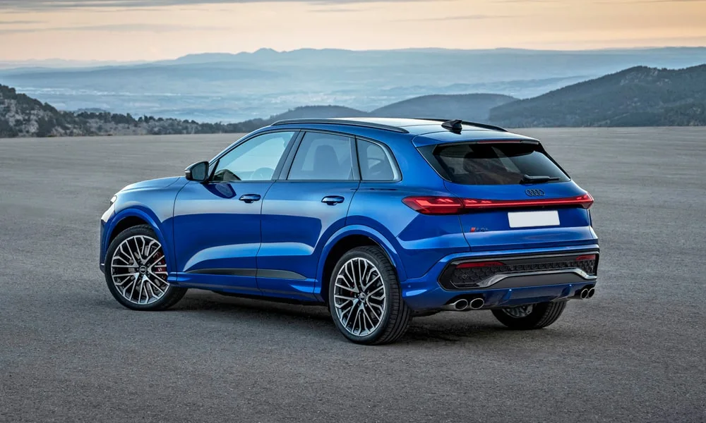 Audi SQ5 (2024) — вид сзади, фото 2