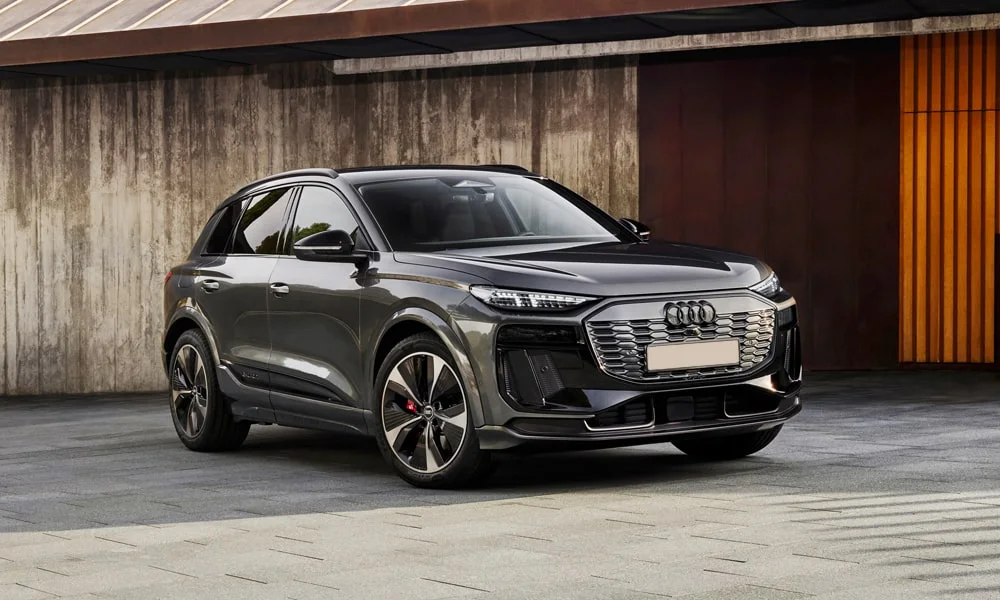 Audi SQ6 e-tron (2024) — вид спереди