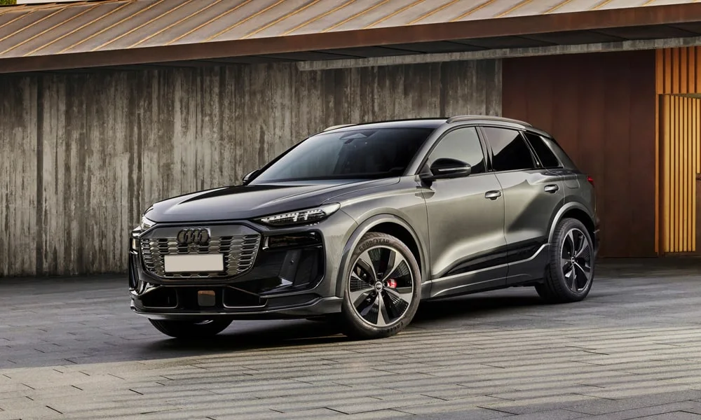 Audi SQ6 e-tron (2024) — вид спереди, фото 2