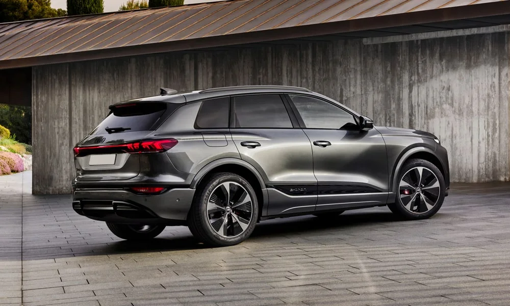 Audi SQ6 e-tron (2024) — вид сзади
