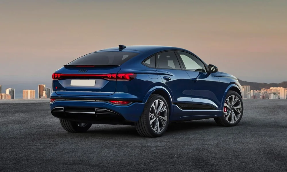 Audi SQ6 Sportback e-tron (2024) — вид сзади, фото 3