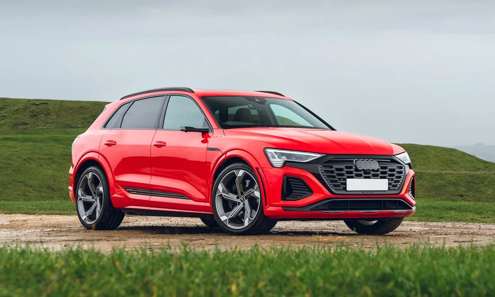 Audi SQ8 e-tron — вид спереди