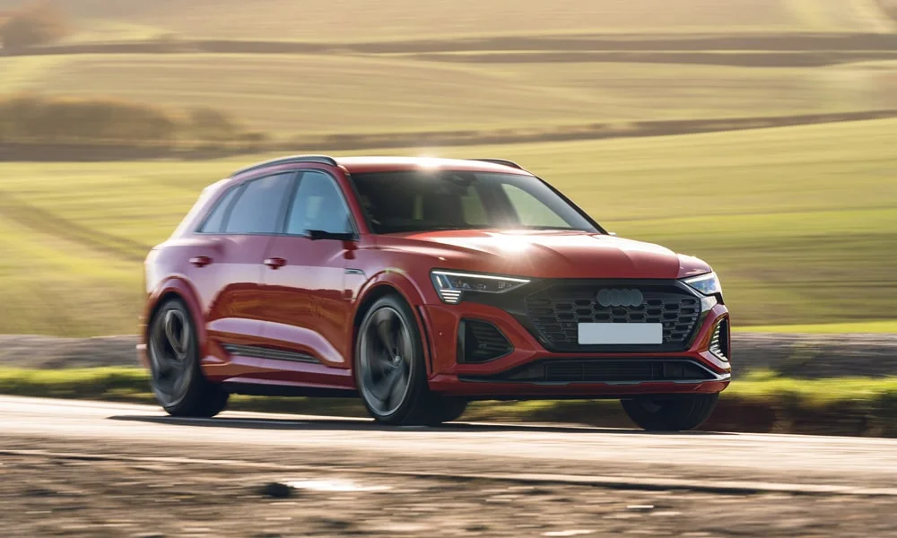 Audi SQ8 e-tron — вид спереди, фото 2