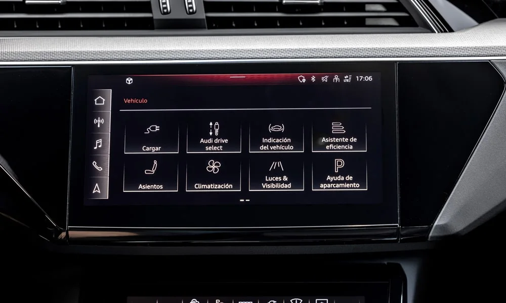 Фото Audi SQ8 e-tron — экран мультимедиа, фото 2. Интерфейс медиасистемы крупным планом. Поддержка смартфонов и обновления «по воздуху» — ключевые вопросы к медиасистеме; наличие русификации уточняйте у дилера Audi SQ8 e-tron — экран мультимедиа, фото 2