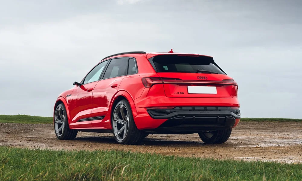Audi SQ8 e-tron — вид сзади
