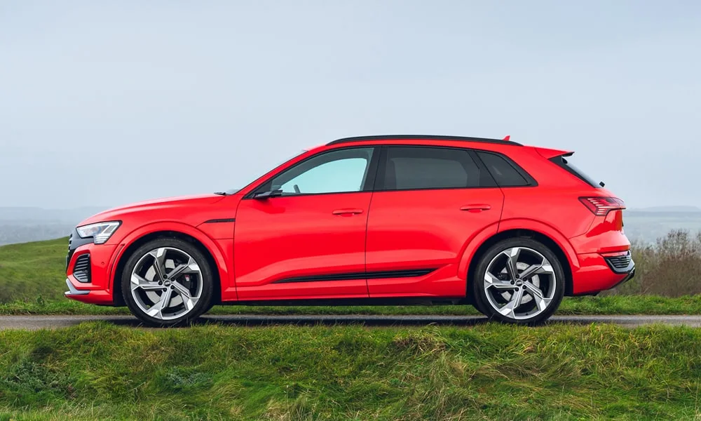 Audi SQ8 e-tron — вид сбоку