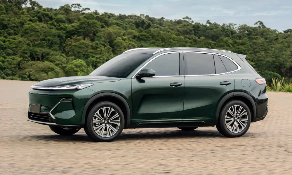 Фото Belgee X80 PHEV — вид сбоку, фото 4. Профиль кузова: колёсная база, свесы и линия остекления Belgee X80 PHEV — вид сбоку, фото 4