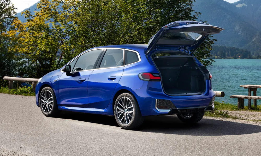 BMW 2 серии Active Tourer — вид сзади, фото 3