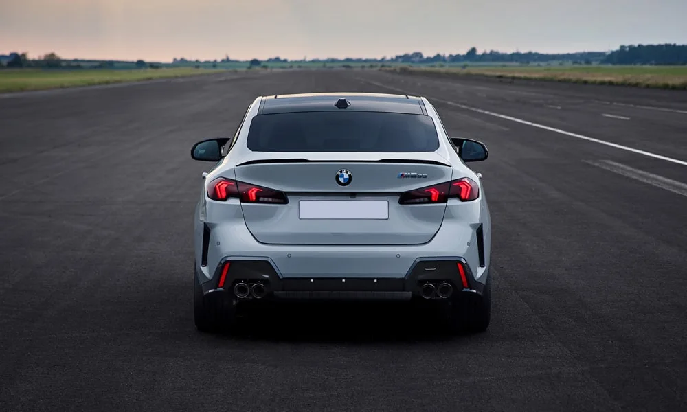 BMW 2 серии Gran Coupe (2024) — вид сзади, фото 2
