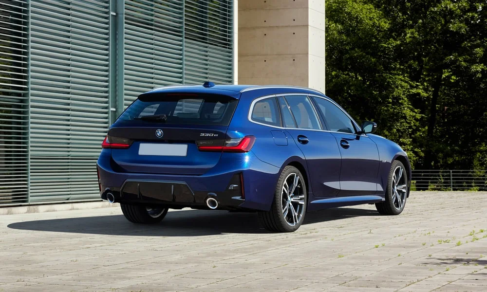BMW 3 серии Touring (2024) — вид сзади