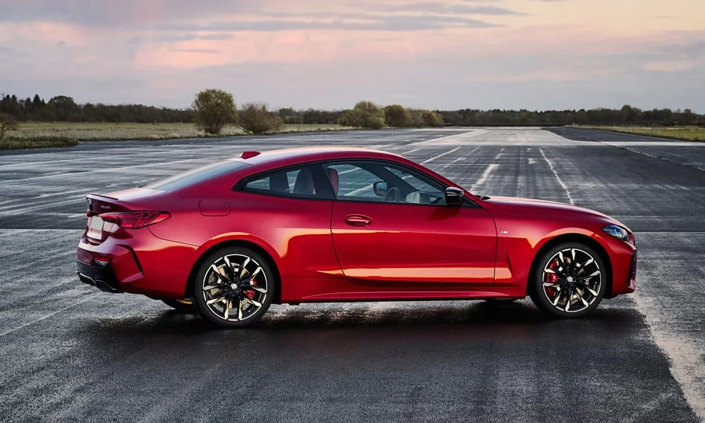 BMW 4 серии (2024) — вид сзади, фото 14