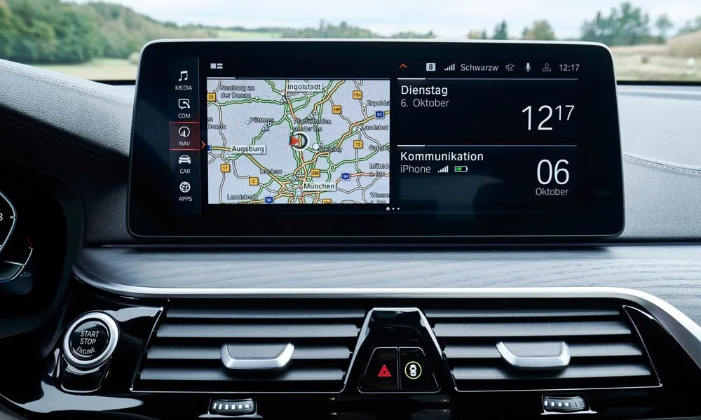 Фото BMW 6 серии GT — экран мультимедиа. Интерфейс медиасистемы крупным планом. Климат и обогревы часто управляются с этого экрана — привыкание занимает пару дней BMW 6 серии GT — экран мультимедиа
