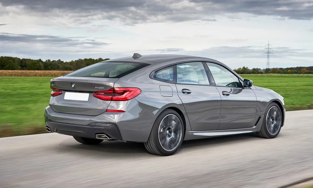Фото BMW 6 серии GT — вид сзади, фото 4. Графика фонарей, бампер и оформление пятой двери. Насадки выхлопа или их имитация внизу бампера различают версии BMW 6 серии GT — вид сзади, фото 4
