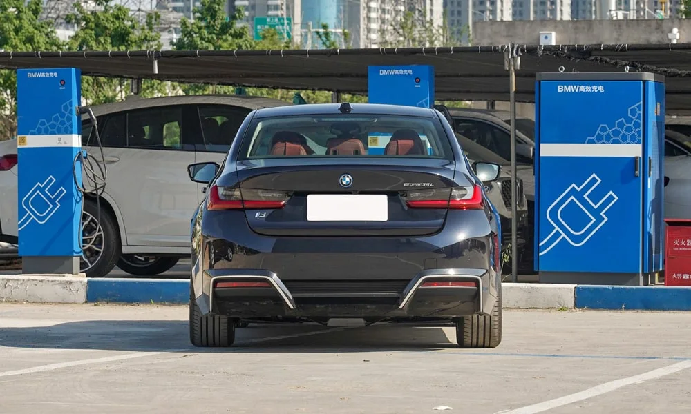 BMW i3 (2024) — вид сзади, фото 3
