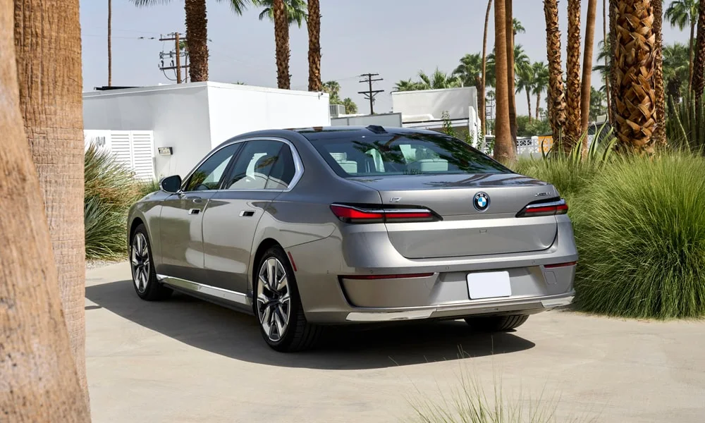 BMW i7