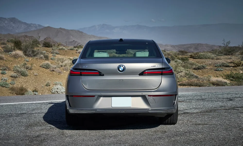 BMW i7