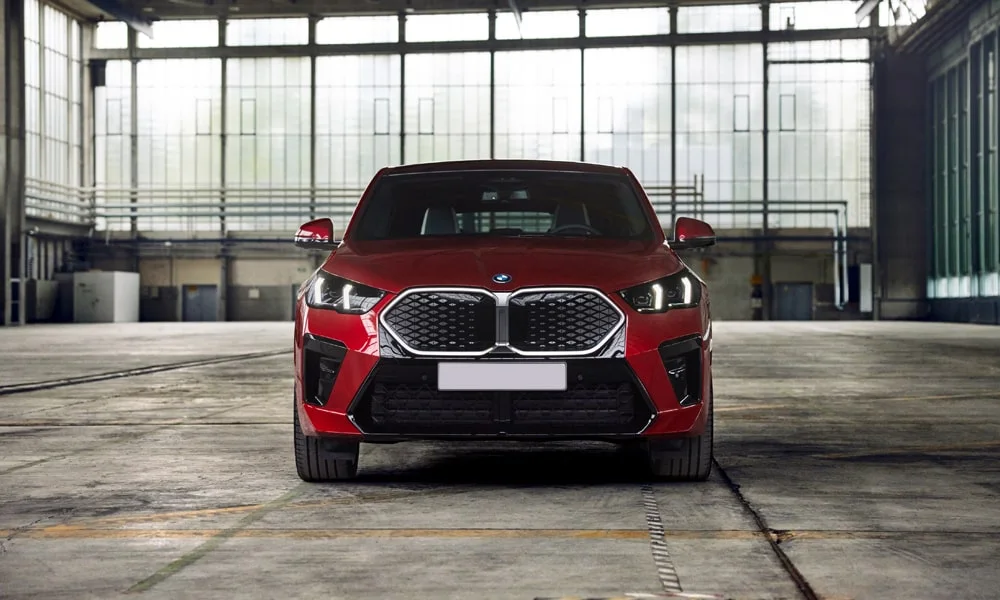 BMW iX2 — вид спереди, фото 2