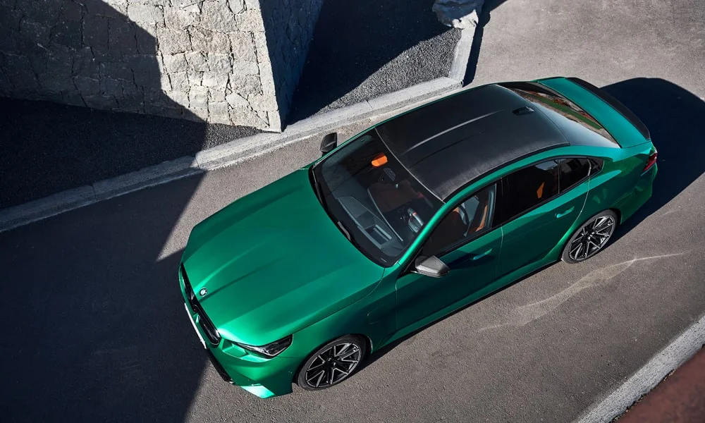 BMW M5 (2024) — крыша